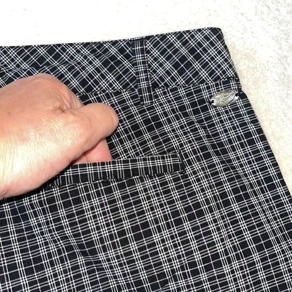 Greg Norman Women’s Golf Shorts Black & White Plaid Pockets Flat Front. … - Picture 8 of 9